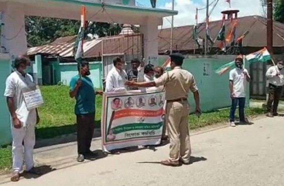 Belonia: Block congress staged protest on five point demands for the benefit of daily wager Belonia: Block congress staged protest on five point demands for the benefit of daily wager